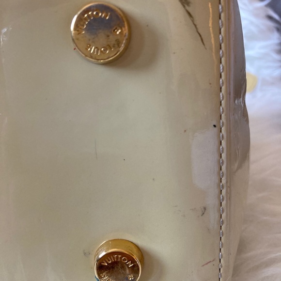 ❤louis vuitton handbag vernis Brea Gm used fair condition - Picture 8 of 11